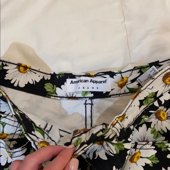 American apparel daisy print shorts - Picture 4 of 5